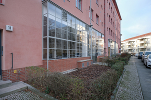  Das Gemeinschaftshaus in der Tankredstraße 13 beherbergte in den vergangenen 100 Jahren sowohl Ladenlokale und einen Kindergarten als auch das Waschhaus, die Heizzentrale und Wohnungen 