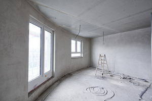  Die Wände der lichtdurchfluteten Wohnräume werden mit dem wohngesunden Innenputz-System weber pluscalc gestaltet 