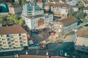  Der Abbruch des ehemalige Postgebäudes auf dem Areal in der Schwarzwaldstraße ist inzwischen abgeschlossen. Derzeit finden Erd- und Verbauarbeiten statt 