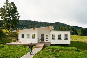  Das mit Polycare-Blöcken realisierte Gebäude im thüringischen Gehlberg dient dem Start-up als Büro und ist zugleich Demonstrationsobjekt 