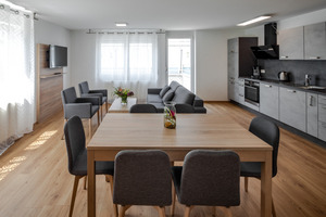  Der mit Timber-Design 3077 gestaltete Boden verleiht den Appartements mit seiner authentischen Optik von natürlicher Eiche eine gemütliche Wohnbehaglichkeit 