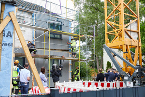  Am Vossenbäumchen 2-8 begrüßte das LEG Joint Venture Renowate den Wirtschaftsminister mit fliegenden Fassaden 