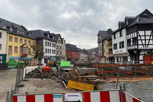  Wiederaufbaumaßnahmen entlang der Erft im historischen Stadtkern von Bad Münstereifel 