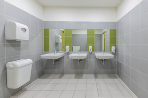  In deutschen Bestandsschulen sind marode Sanitäranlagen immer wieder ein großes Problem. In der „Drehscheiben-Schule“ hingegen ist alles hell, modern, intakt und hygienisch 