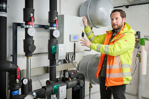  Für Bauleiter Yannick Schmich ist die einfach strukturierte Haustechnik mit den leistungsmäßig skalierbaren Anlagen von Systemair mitentscheidend für die effiziente, reibungslose Wärme-/Kälteversorgung in den Gebäuden 