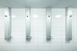  Die Linus-Paneele im Duschbereich wurden mit dem Schell Wassermanagement-System SWS vernetzt. Seitdem unterstützen automatisierte Wasserwechsel den Betreiber beim Erhalt der Trinkwassergüte 