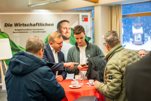  Unter dem Motto „Bau mit an der Zukunft“ wurde gefachsimpelt und sich ausgetauscht 