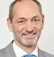  Oliver Geer ist bved-Vorstandsvorsitzender. Als Technischer Geschäftsführer verantwortet er die Bereiche Vertrieb, Technik sowie Service und Montagen bei BRUNATA Hürth.
 