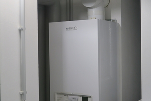  Für hohen Momentanbedarf und für erhöhte Temperaturanforderungen ist ein Brötje Gasbrennwertkessel mit 50&nbsp;kW Leistung installiert 