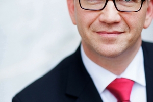  Autor: Vito Henning, Leiter Bereich Vorhangfassade bei Henkel Adhesive Technologies 