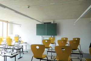  Eines der Klassenzimmer mit moderner Lüftungs- und Heiztechnik 