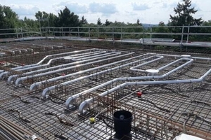  Verlegung der CONCRETCOOL, Systemeinheit auf der unteren Bewehrung der Stahl-Beton-Decken 