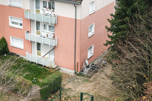  Im bewohnten Zustand wurden in Moers die alten Gasthermen durch eine zentrale Heizungsanlage mit Wärmepumpen getauscht 
