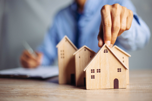  Partnerschaftlich Herausforderungen meistern: Das neue Weiterbildungsprogramm für Immobilienverwaltende vermittelt praxistaugliches Know-how – von Grundlagenwissen bis hin zu innovativen Lösungen für die drängendsten Fragestellungen der Gegenwart. 
