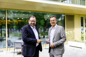  BFW-Präsident Dirk Salewski (links) ist nun auch für ein Jahr BID-Vorsitzender und vertritt damit die Branche gegenüber der Politik. GdW-Präsident Axel Gedaschko übergab den Staffelstab in Berlin.  