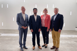  Präsentierten ein positives Jahresergebnis für das Geschäftsjahr 2023 der Unternehmensgruppe Nassauische Heimstätte | Wohnstadt (v.l.n.r.): Dr. Thomas Hain (NHW), Staatsminister Kaweh Mansoori, Monika Fontaine-Kretschmer (NHW) und Dr. Constantin Westphal (NHW). 