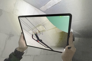  Die koordinierte Planung lässt sich mit der gebauten Realität abgleichen – hier mit dem IPad im AR-Modus und direkt vor Ort. Denn jeder Durchbruch, der auf der Baustelle hinzukommt, ist teuer und verzögert vor allem den Baufortschritt 