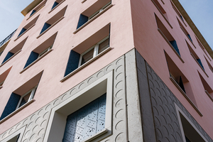  Obwohl das Relief eine Tiefe von nur 5 mm hat, erzeugt es ein schönes Schattenspiel auf der Fassade 