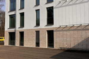  Betonschacht zur Belichtung und Belüftung der Tiefgaragen 