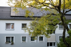  In Frankfurt-Fechenheim hat die NHW vier Häuserzeilen vollmodernisiert und mit PVT-Kollektoren ausgestattet.  