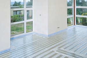  Uponor Siccus: Mit Trockenestrichplatten als Lastverteilschicht beträgt das Systemgewicht nur ca. 25 kg/qm. Das ist besonders beim Einsatz auf statisch nur gering belastbaren Holzbalkendecken von großem Vorteil. 