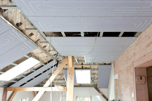  Uponor Renovis besteht aus Gipskartonplatten, in die Uponor PE-Xa Rohre bereits werkseitig integriert sind – optimale Temperierung von Räumen über Wände oder Decken in Trockenbauweise. 