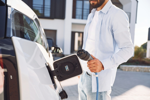  Das E-Auto bequem zuhause an der eigenen Wallbox laden – das steigert den Wert und die Attraktivität einer Immobilie 