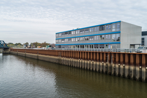 Aurubis in Hamburg ist weltweit einer der größten Kupferproduzenten und zudem Marktführer im Kupfer-Recycling. Darum war die industriell wirkende Fassade der Container genau das Richtige 