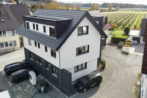  In Salem ist ein zeitgemäßes Dreifamilienhaus entstanden. Dabei wollte der Bauherr nicht nur modernen Wohnraum schaffen, sondern auch eine nachhaltige Kapitalanlage für seine Zukunft 