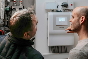  Das Stiebel Eltron-Internet Service Gateway mit integrierter Kommunikations-Schnittstelle SG-Ready sorgt für ein optimales Zusammenspiel von Wärmepumpe und PV-Anlage 