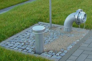  Entnahmestelle gemäß DIN 14230 für unterirdische Mall-Löschwasserbehälter. Die Konstruktion erlaubt je nach Überdeckung PKW- oder LKW-Belastung 