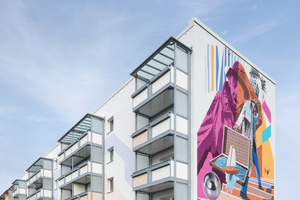  Das optische Highlight der Fassade bildet das einzigartige Bild des freischaffenden Künstlers Guido Raddatz. Sein Kunstwerk setzte er mit Evocryl von Brillux um  