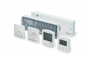  Uponor Base Regler Heizen/Kühlen X-80 mit Autoabgleich-Funktion regelt energiesparend Flächenheizungen mit 230V-Standardverkabelung. Ein Regler unterstützt bis zu zehn Raumthermostate - auch Fremdfabrikate - und ist damit besonders für die Renovierung geeignet 