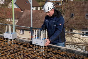  Einbau in fünf Minuten: Schöck Isokorb CXT Typ A für Attiken und Brüstungen überzeugt durch einen einfachen und schnellen Einbau 
