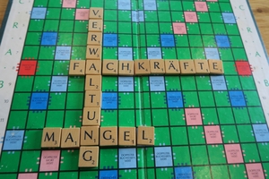  Der Fachkräftemangel stellt die Unternehmen der&nbsp;Wohnungswirtschaft&nbsp;vor große Herausforderungen. Überall fehlen die Köpfe, die Projekte vorantreiben und den Betrieb am Laufen halten 
