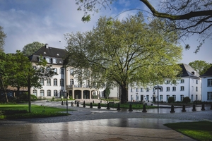  Das 100 Jahre alte Verwaltungsgebäude auf dem Haniel Campus 