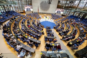  Blick in den Plenarsaal 