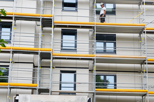  Verarbeitet wurden die Tafeln in der Farbe Kieselgrau. Grundsätzlich stehen Architekten sechs moderne Standardfarben und nahezu unbegrenzt viele, individuell wählbare Sonderfarben zur Verfügung 