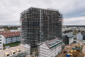  Mit rund 50 Meter Höhe ist das „O“ eines der vier Buchstabengebäude, die derzeit in Mannheim-Franklin entstehen  