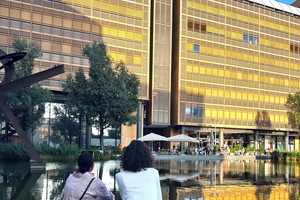  Regenwasserbecken als Element einer wassersensiblen Stadtentwicklung am Potsdamer Platz in Berlin 