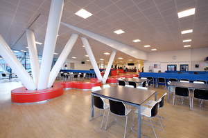  Moderne und funktionale Klassen- und Gemeinschaftsräume schaffen optimale Lernbedingungen für die Schüler*innen 