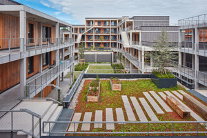  Der CampusRO bietet viel Platz für moderne Interaktion und Gemeinschaft. Die Gebäude entstanden in nachhaltiger Holz-Hybridbauweise im KfW-40-plus-Standard 