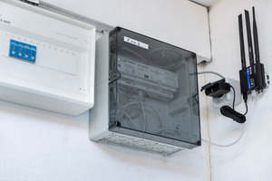  Smarte Zentrale: Sämtliche elektronischen Armaturen in den Kitas wurden per SWS Server vernetzt. Mithilfe des intelligenten Schell Wassermanagement-Systems SWS können automatische Stagnationsspülungen zum Erhalt der Trinkwassergüte durchgeführt werden 