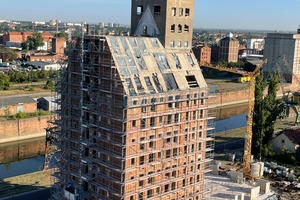  Zwei ursprünglich als Getreidesilos errichtete Gebäude werden von Thomasblock jetzt zu modernen und nachhaltigen Wohngebäuden kernsaniert 