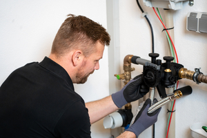  Schneller und einfacher Einbau des cliQlock-Modulsystem. Steffen Schneider: „Ich habe den bestehenden Wasserfilter ausgebaut und die neuen Komponenten in lediglich eineinhalb Stunden installiert. Klick und dicht – das funktioniert wirklich.“ 