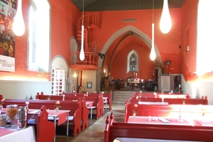  Beispiel für eine gelungene Umnutzung einer Kirche: Die St.-Aegidien-Kirche in Hann. Münden wurde 2006 entwidmet. Seit 2010 beherbergt sie das „Café Aegidius“ 