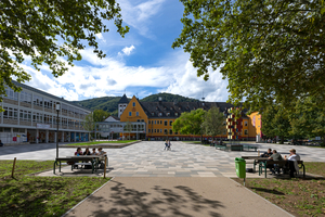  Der neue Schulhof des Johannes-Gymnasiums bietet vielfältige Möglichkeiten zur Pausen- und Freizeitgestaltung 