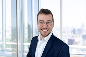  Sebastian Stalf, Consultant Energieeffizienz Gebäude bei BFE: „Der Fokus auf die Effizienzsteigerung reicht nicht aus, um die Klima-ziele für den Gebäudesektor zu erreichen. Es muss auch die Dekarbonisierung in den Blick genommen werden.“ 