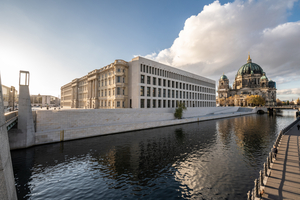  Einzigartiges Zentrum für Kunst, Kultur, Wissenschaft und Bildung mit internationaler Ausstrahlung: Das Humboldt Forum auf der Spreeinsel in der historischen Mitte Berlins. Die Voraussetzung für sein ausgeklügelte HLK-System legten die Experten von Kieback&amp;Peter mit der Installation der zugehörigen Gebäudeautomation 