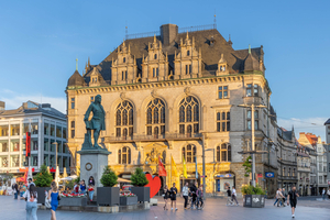  Nutzt Digitalisierung für eine optimale Energieeffizienz: das Stadthaus Halle (Saale), Versammlungs- und Sitzungsgebäude des Stadtrates und eines der Wahrzeichen der Stadt 